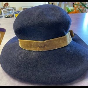 Ann  Vuille felt hat